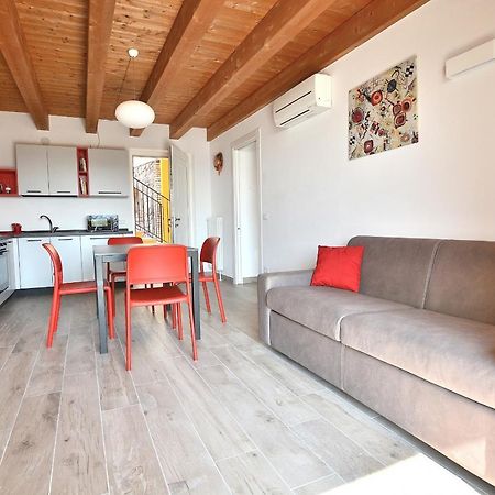 Red Apartment In Marciaga Di Costermano Buitenkant foto