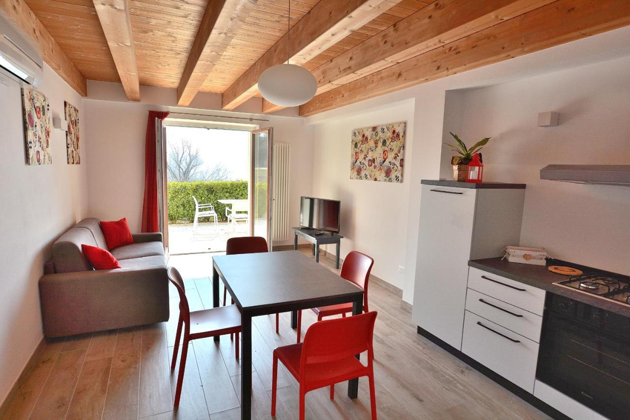Red Apartment In Marciaga Di Costermano Buitenkant foto