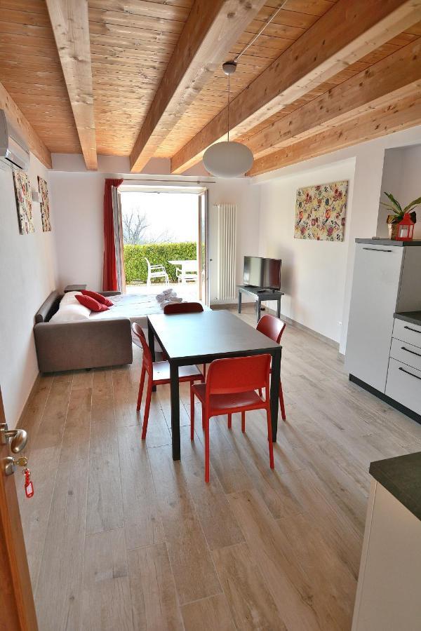 Red Apartment In Marciaga Di Costermano Buitenkant foto