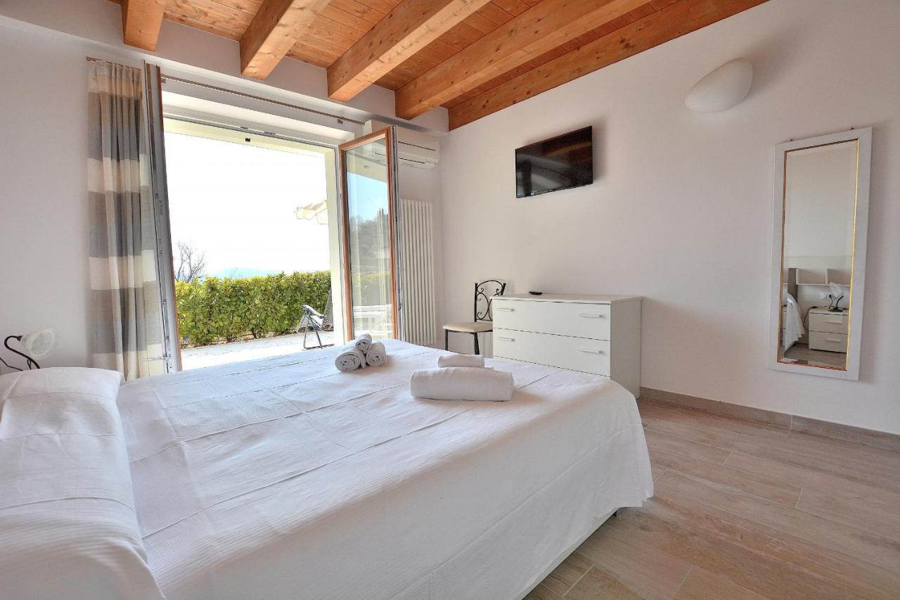 Red Apartment In Marciaga Di Costermano Buitenkant foto